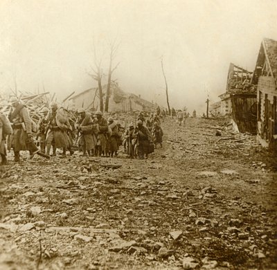 Relief infantry at the attack of Douaumont, northern France by Unbekannt