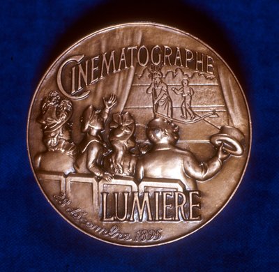 Reverse of medal commemorating 50 years of cinematography by the Lumiere brothers by Unbekannt
