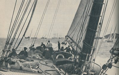 The largest British racing yachts compete during Cowes Week, 1937 by Unbekannt