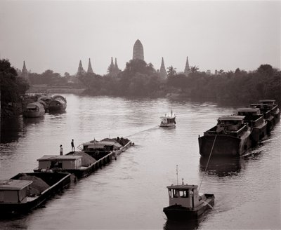 River barges on Chao Phraya River with a view of Wat Chaiwatthanaram by Unbekannt