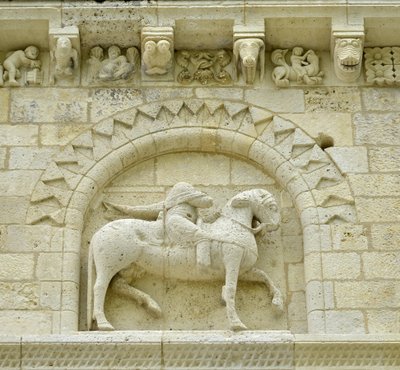 Detail of the Facade Depicting Hugues de Surgeres and Geoffroy de Vendome by Unbekannt