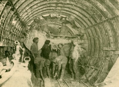 Rotary Cutter at Work in the Enlarged Tube of the City and South London Railway Line by Unbekannt