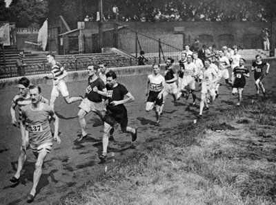Running the half mile at the Civil Service Sports day, Stamford Bridge, London by Unbekannt