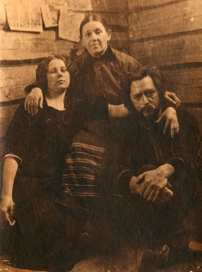 Russian author Leonid Andreyev with his mother and sister, early 20th century by Unbekannt
