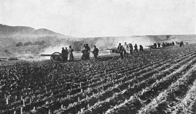 Russian field artillery in the millet field, Russo-Japanese War by Unbekannt