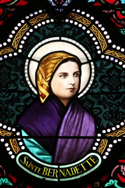 Sacred heart church. Stained glass window: Ste Bernadette Soubirous, Moulins, France by Unbekannt