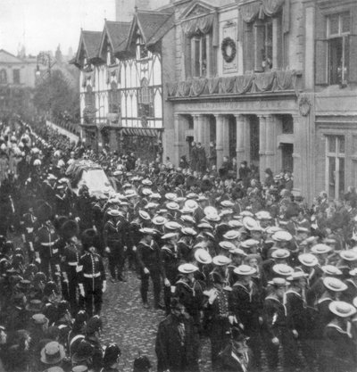 Sailors pulling the gun carriage carrying the coffin of Queen Victoria, Windsor, Berkshire by Unbekannt