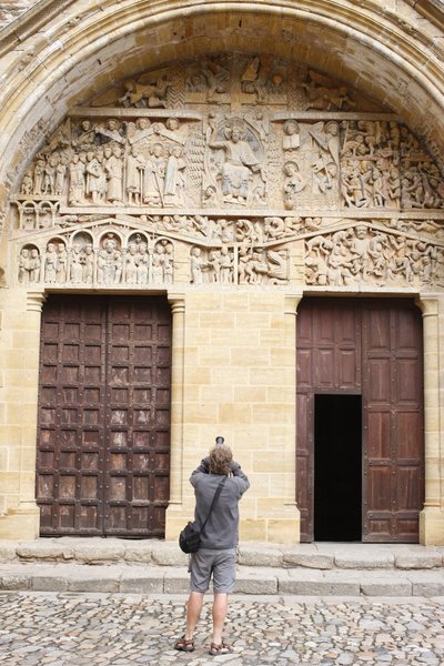 Sainte Foy abbey church doors and tympanum, Conques, France by Unbekannt
