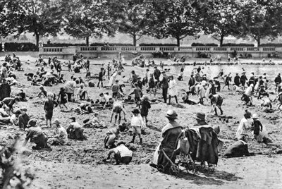 Sand Pit, Bishops Park, Fulham, London, 1926-1927 by Unbekannt