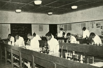 Scenes in a Native College - Students of Bacteriology at the Fort Hare Native College at Alice by Unbekannt
