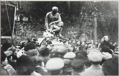 Sergei Yesenin at the Koltsov Razin monument dedication, 1918 by Unbekannt