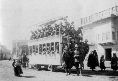 Soldiers from the East Surrey Regiment in Kazimain, en route for Baghdad, Iraq by Unbekannt