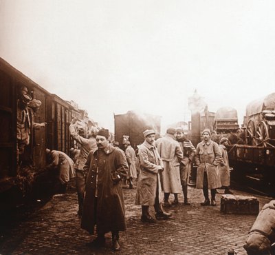 Soldiers going to the Somme, Epernay, northern France, c1914-c1918 by Unbekannt