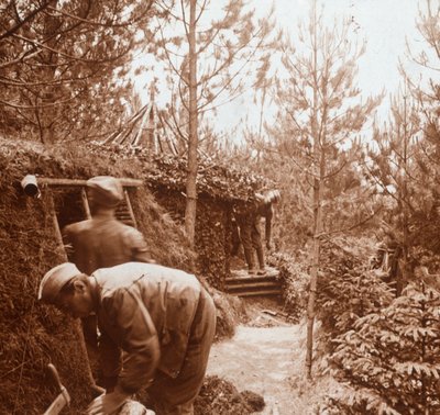 Soldiers in earth-covered shelters, Genicourt, northern France by Unbekannt
