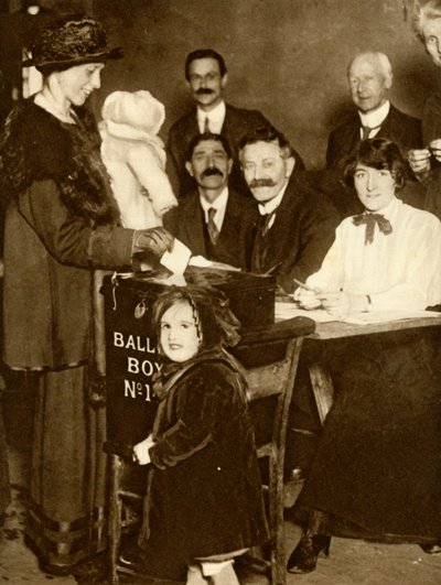 Some women are able to vote for the first time, Britain, 14 December 1918 by Unbekannt