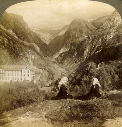 Stalheims Hotel, and its superb view, through the famous Naerodal, Norway, 1905 by Unbekannt