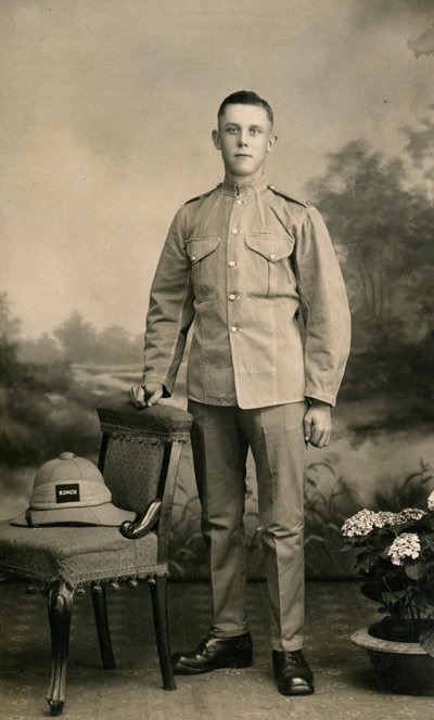 Studio portrait of a soldier of C Company, 2nd Battalion the Kings Regiment, Iraq by Unbekannt