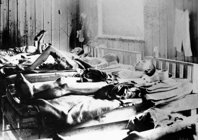 Survivors of the explosion of the Atom bomb at Hiroshima, Japan by Unbekannt