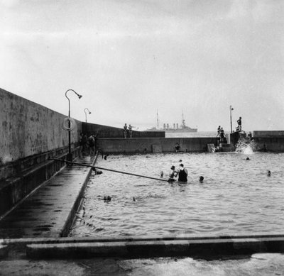 Swimming pool, Balboa, Panama, 1931 by Unbekannt