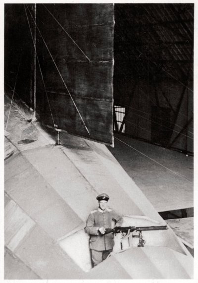 Tail gunner of a German army Zeppelin airship, World War I by Unbekannt