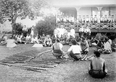Tamasese Distributing Arms, Apia, Samoa by Unbekannt
