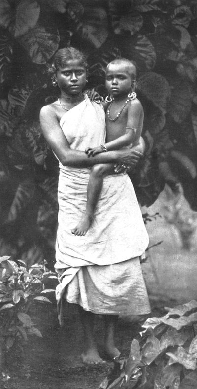 Tamil Woman Carrying Her Child on the Hip in the Usual Manner, 1926 by Unbekannt