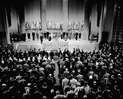 The 16th Plenary Assembly of the Founding Conference of the United Nations at the Opera House of San Francisco by Unbekannt