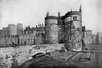 The Byward Tower and the Outer Ward, Tower of London by Unbekannt