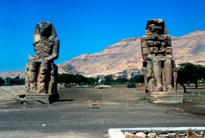 The Colossi of Memnon, near the Valley of the Kings, Egypt by Unbekannt