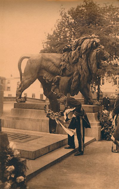 The Cuban Minister lays a wreath in homage to the Unknown Belgian Soldier, Brussels, Belgium, 1927 by Unbekannt