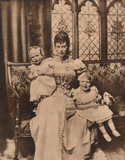 The Duchess of York with Her Two Sons, Princes Edward and Albert, c. 1897-1935 by Unbekannt