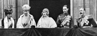 The Duke and Duchess of York at Buckingham Palace after their marriage, April 1923 by Unbekannt