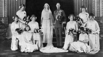 The Duke and Duchess of York Surrounded by Her Eight Bridesmaids by Unbekannt