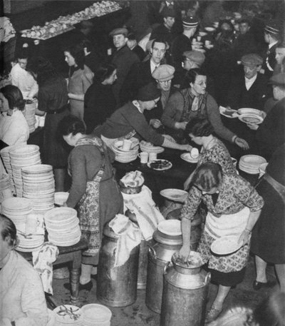 The People Rally To The Peoples Need: Clydeside Feeds Its Homeless, 1941-1942 by Unbekannt