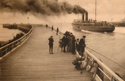 The Pier and the entrance of the Mail-Steamer, c1928 by Unbekannt