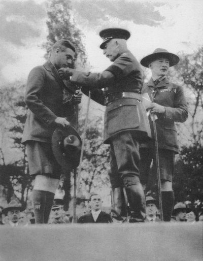 The Prince of Wales Being Invested with the Silver Wolf by the Duke of Connaught, 1922 by Unbekannt