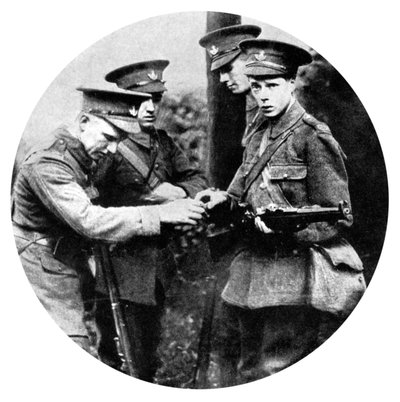 The Prince of Wales Loading a Rifle in the Grenadiers, First World War, 1914 by Unbekannt