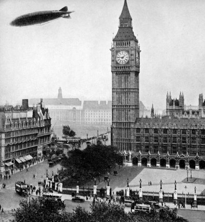 The R101 passing over the House of Commons, 14th October 1929 by Unbekannt