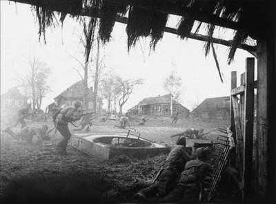 The Soviet army counter-attacks. Late October, 1941. Tarutino, Kaluga region by Unbekannt