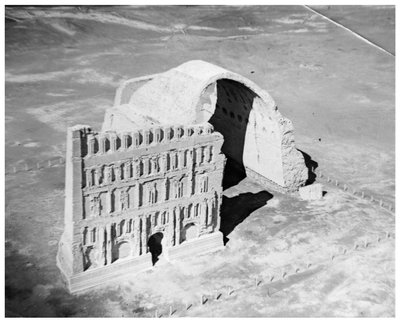 The Taq-i Kisra from the air, Ctesiphon, Iraq, 1926 by Unbekannt