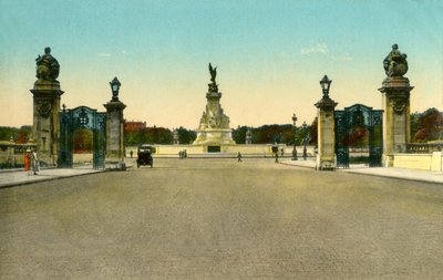 The Victoria Memorial, Buckingham Palace, London, c1910 by Unbekannt