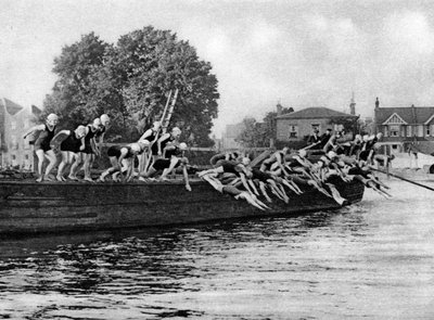 The annual Kew to Putney ladies swimming race, London by Unbekannt