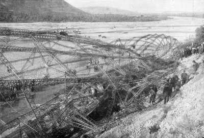The Carcass of Zeppelin LZ85 L45 by Unbekannt