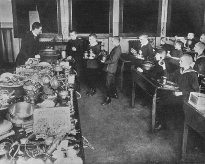 The copper shortage in Germany, 1915 by Unbekannt