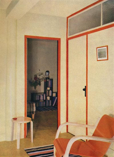 The entrance hall to Dr. H. J. Modreys flat at Highfield Court by Unbekannt