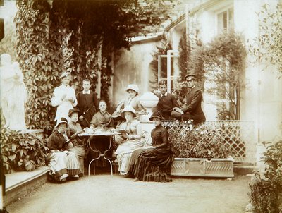 The family of Duke Fyodor Uvarov at their country estate, Porechye, Russia by Unbekannt