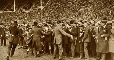 The First FA Cup Final at the New Wembley Stadium in London by Unbekannt