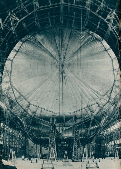 The Internal Structure of the Airship R101, c1929 c1937 by Unbekannt