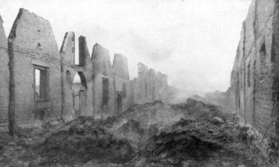 The ruins of Albert, Somme, France by Unbekannt