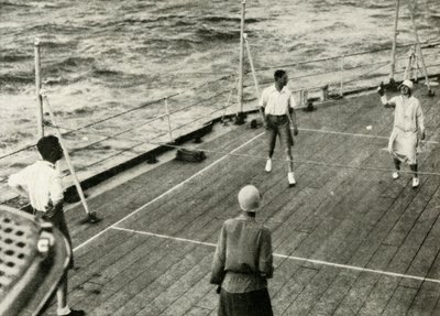 Their Majesties in a Game of Deck Quoits on Deck of H.M.S. Renown, 1927 by Unbekannt